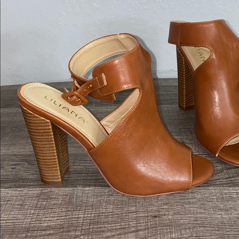 Boots - Picture 4 of 4